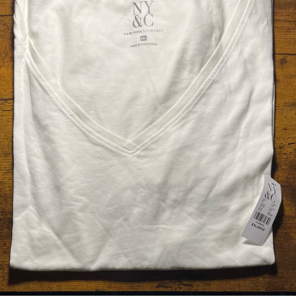 NY & Company white short sleeve V-Neck T-Shirt NWT